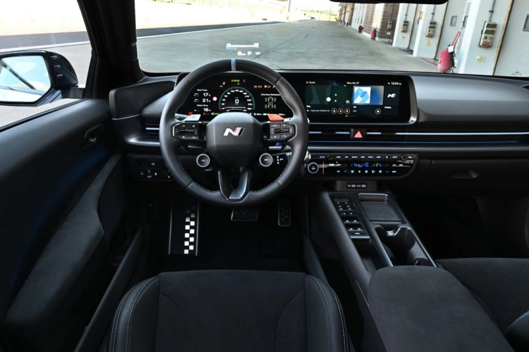 Nowy Hyundai IONIQ 6 N prowadzenie